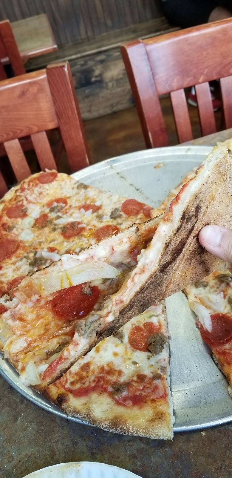 Luigis Pizza | restaurant | 13551 Steelecroft Pkwy, Charlotte, NC 28278, USA | 7045876010 OR +1 704-587-6010