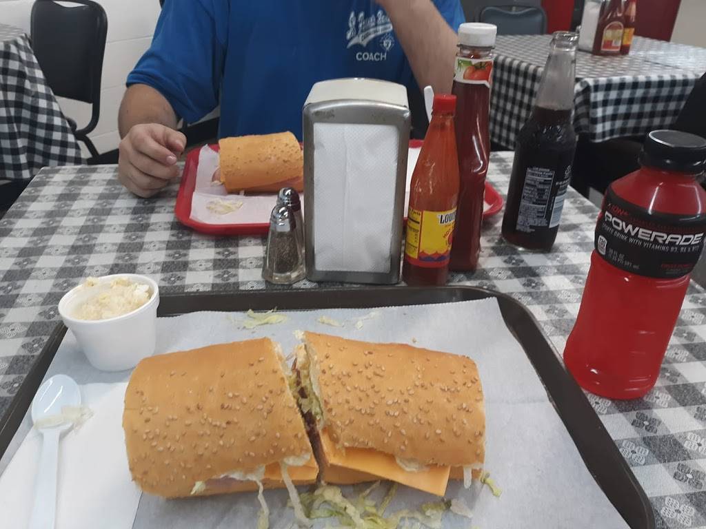 Red Wagon Poboys | restaurant | 6611 Jefferson Hwy, Harahan, LA 70123, USA | 5047373610 OR +1 504-737-3610