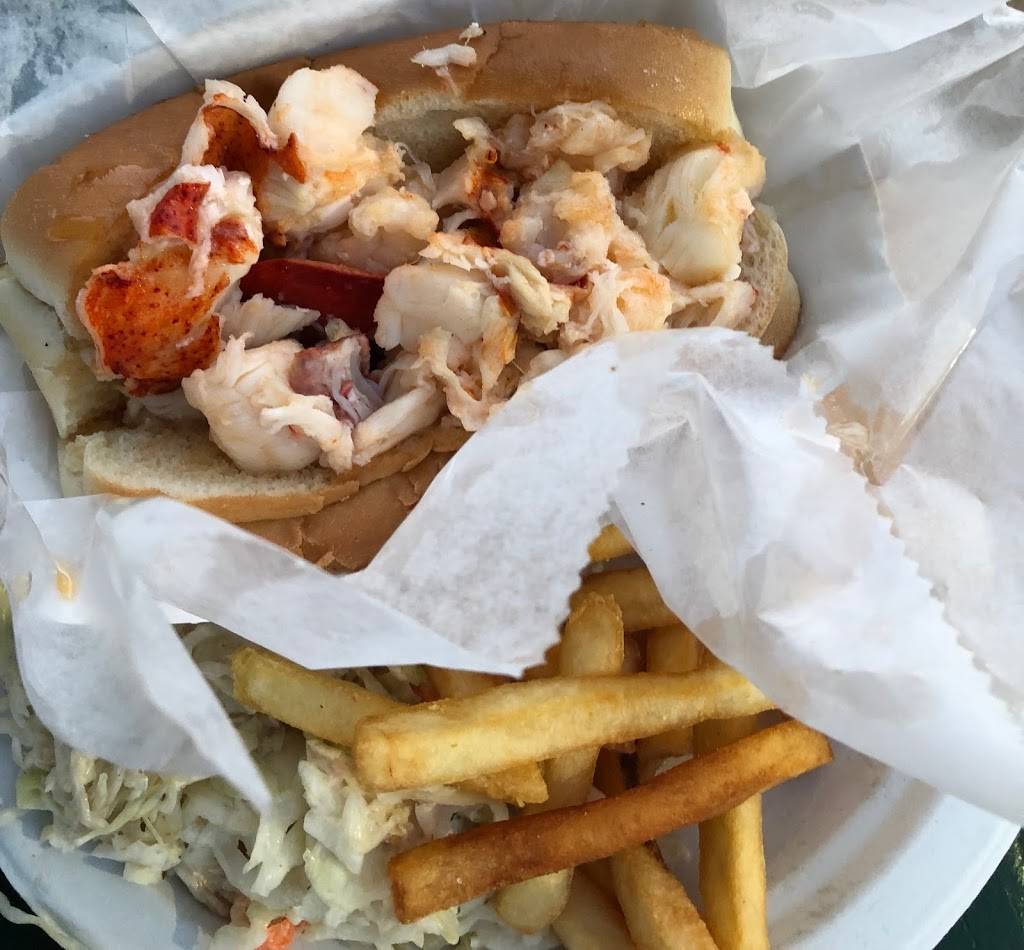 Macs On the Pier | restaurant | 265 Commercial St, Wellfleet, MA 02667, USA | 5083499611 OR +1 508-349-9611