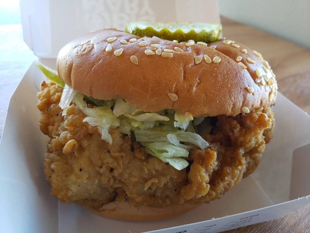 Mary Browns Chicken & Taters | restaurant | 3975 Garden St, Whitby, ON L1R 3A4, Canada | 9056661686 OR +1 905-666-1686