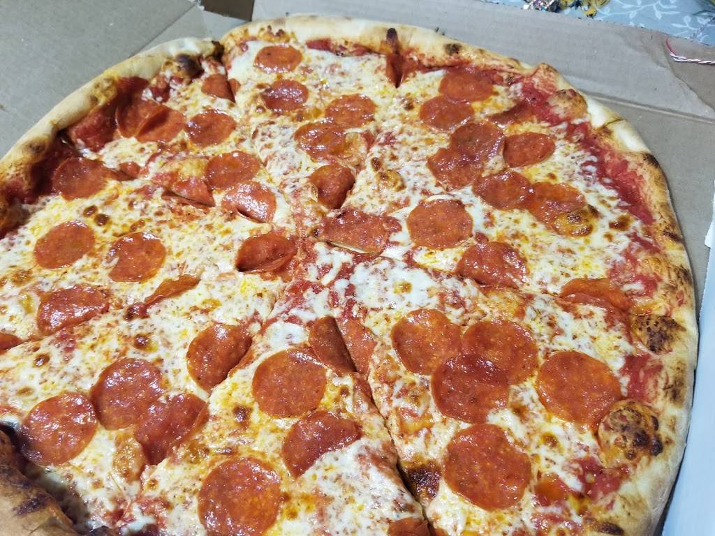 Ginos Pizzeria | restaurant | 439 S Broadway, Yonkers, NY 10705, USA | 9144235088 OR +1 914-423-5088