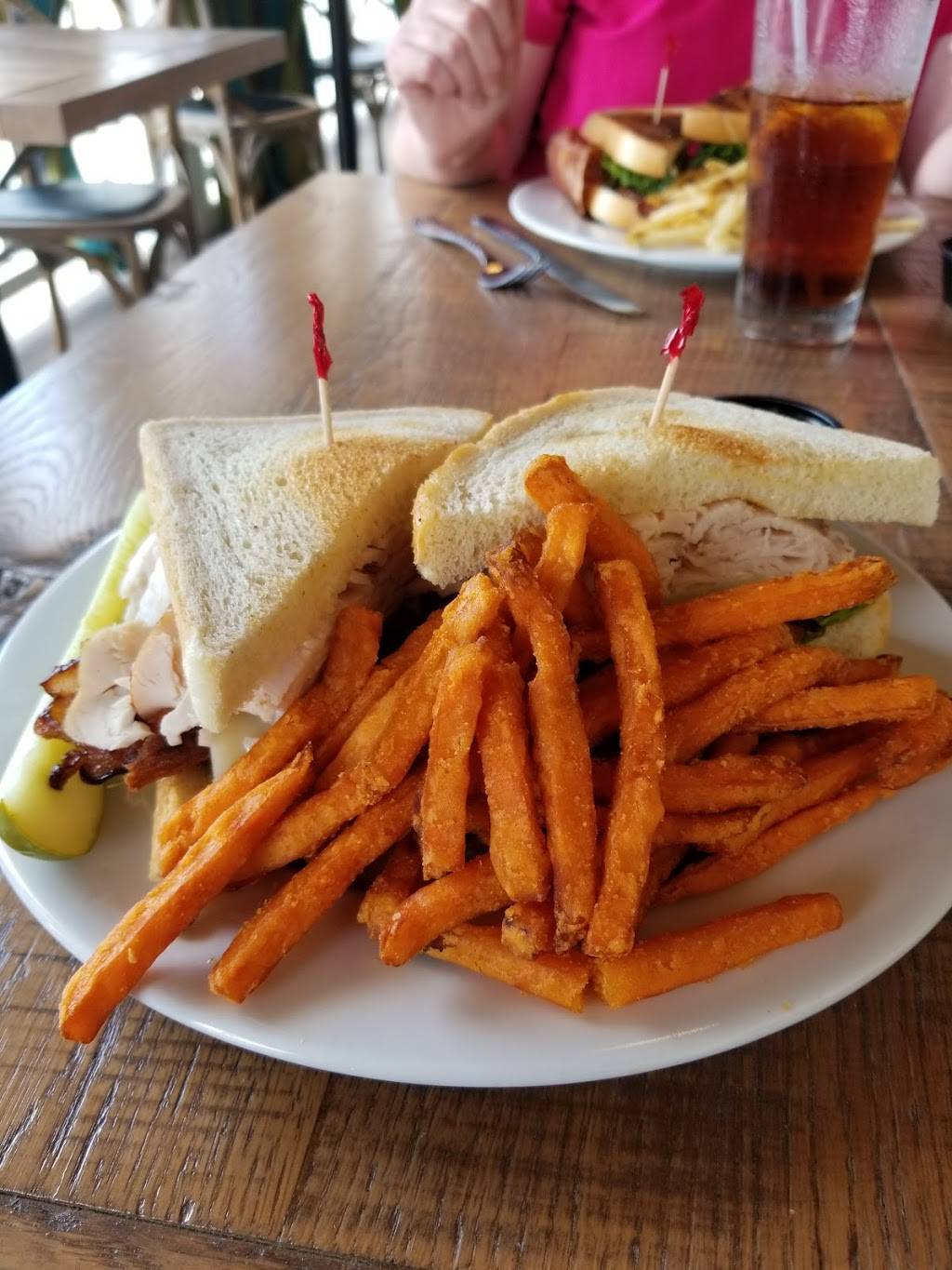 Torch Lake Café | restaurant | 4990 US-31, Central Lake, MI 49622, USA | 2315991111 OR +1 231-599-1111