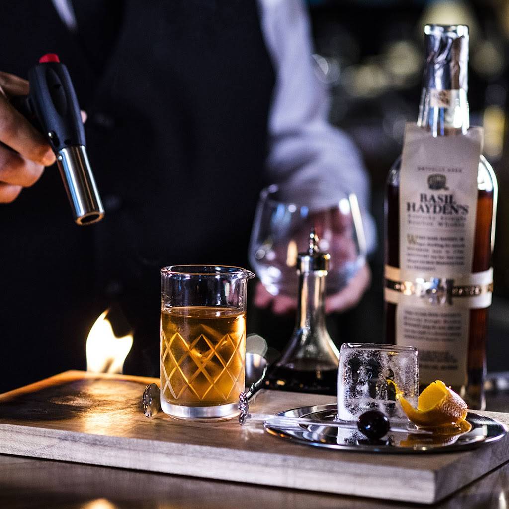 Eddie Vs Prime Seafood | restaurant | 101 S Tryon St Suite 100, Charlotte, NC 28280, USA | 7043335262 OR +1 704-333-5262