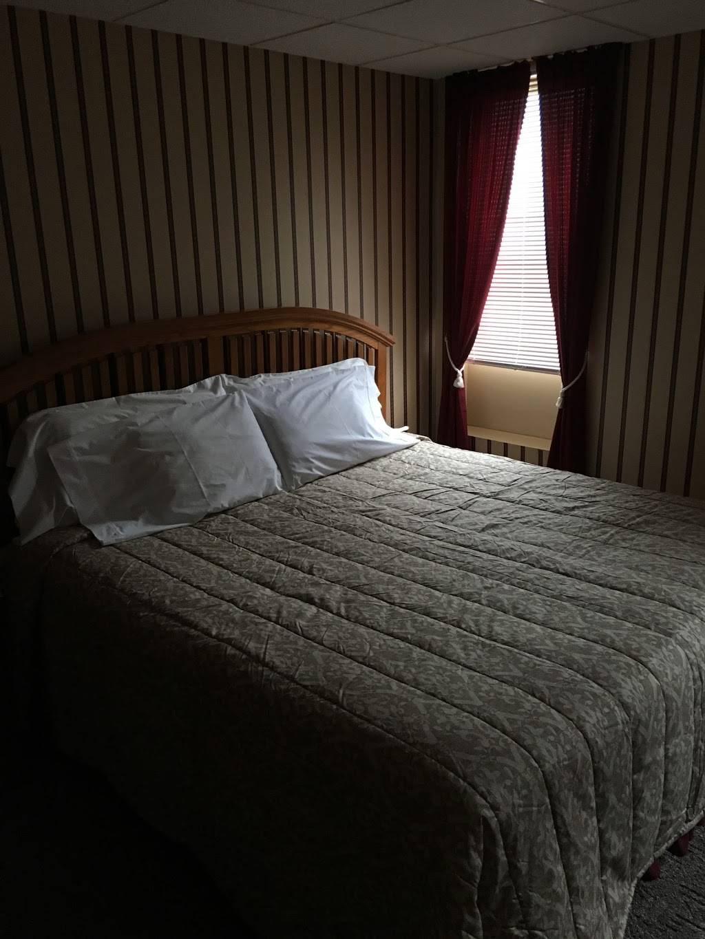 Winter Inn | night club | 100 N Lafayette St, Greenville, MI 48838, USA | 6167547108 OR +1 616-754-7108