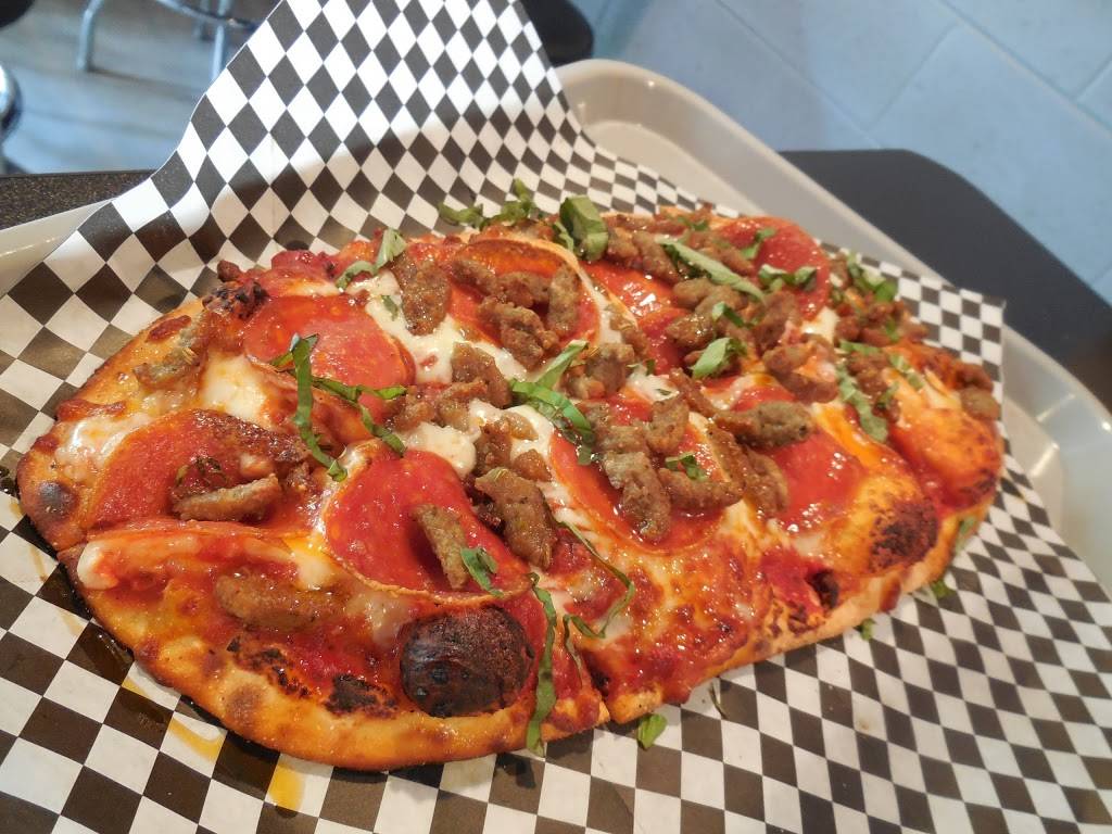 Pizza@LakeEola | restaurant | 404 E Central Blvd, Orlando, FL 32801, USA | 4072506592 OR +1 407-250-6592