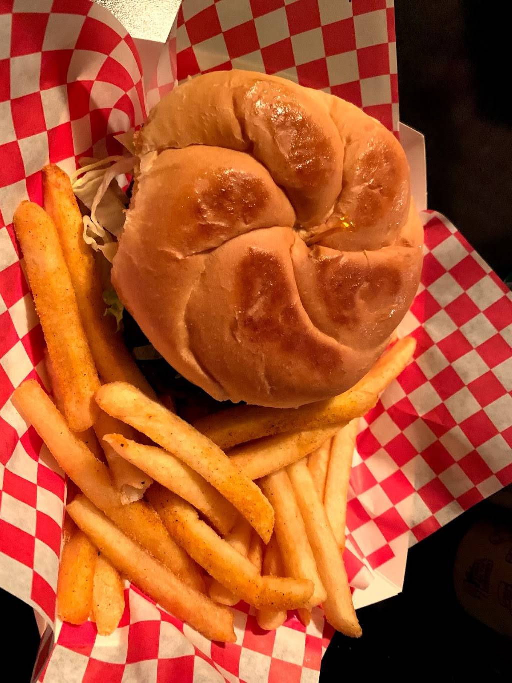 Mad Macks Burger | restaurant | 2933 Roosevelt Ave, San Antonio, TX 78214, USA | 2109221500 OR +1 210-922-1500