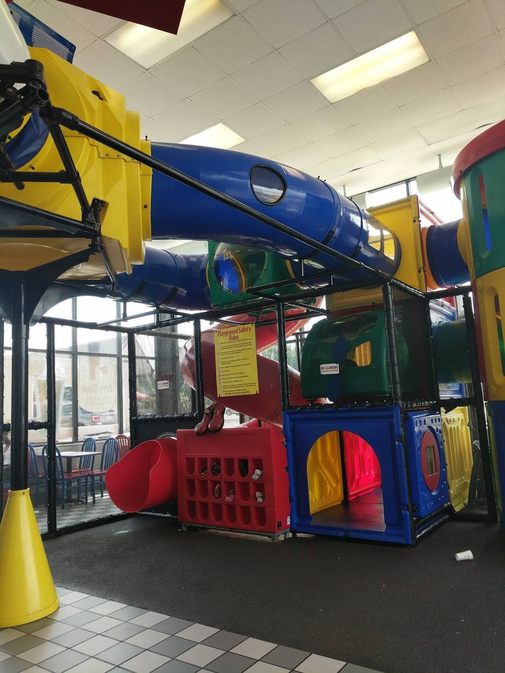 McDonalds | cafe | 1787 State Rd, Cuyahoga Falls, OH 44223, USA | 3309233348 OR +1 330-923-3348