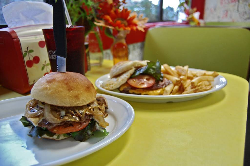 Poppa Als Famous Hamburgers | restaurant | 198 NE Santiam Blvd, Mill City, OR 97360, USA | 5038972223 OR +1 503-897-2223