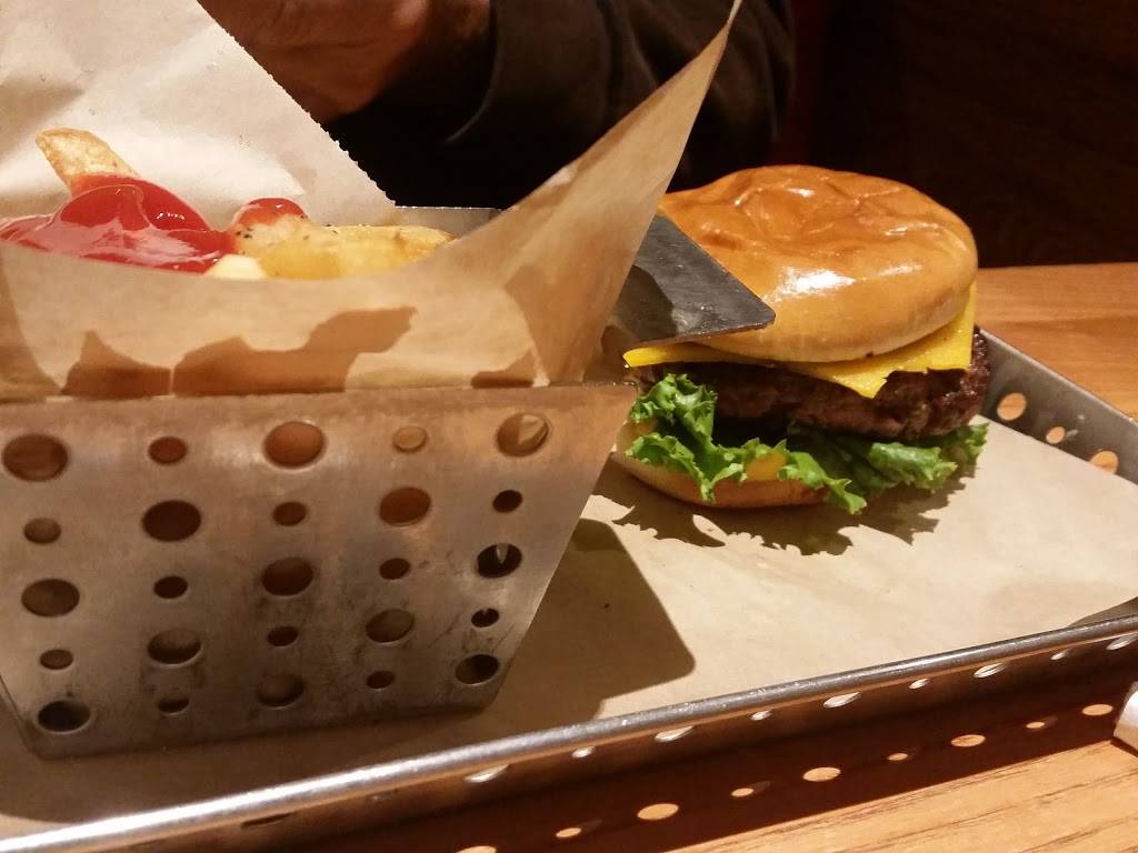 Chilis Grill & Bar | meal takeaway | 2262 Daniels St, Manteca, CA 95337, USA | 2098245200 OR +1 209-824-5200