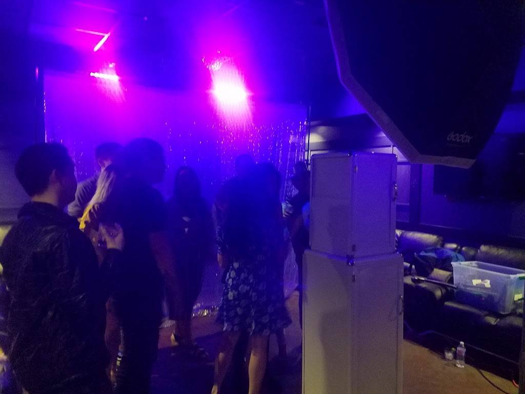 Encore Family Karaoke | night club | 11433 Goodnight Ln, Dallas, TX 75229, USA | 4695220365 OR +1 469-522-0365