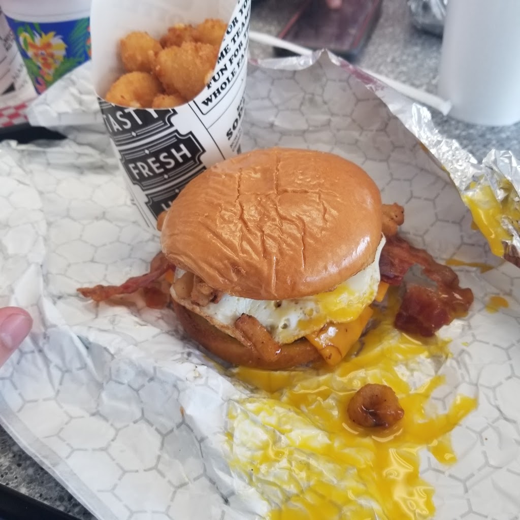 Chompz Great American Grill | restaurant | 1707 N 12th St, Quincy, IL 62301, USA | 2172228641 OR +1 217-222-8641