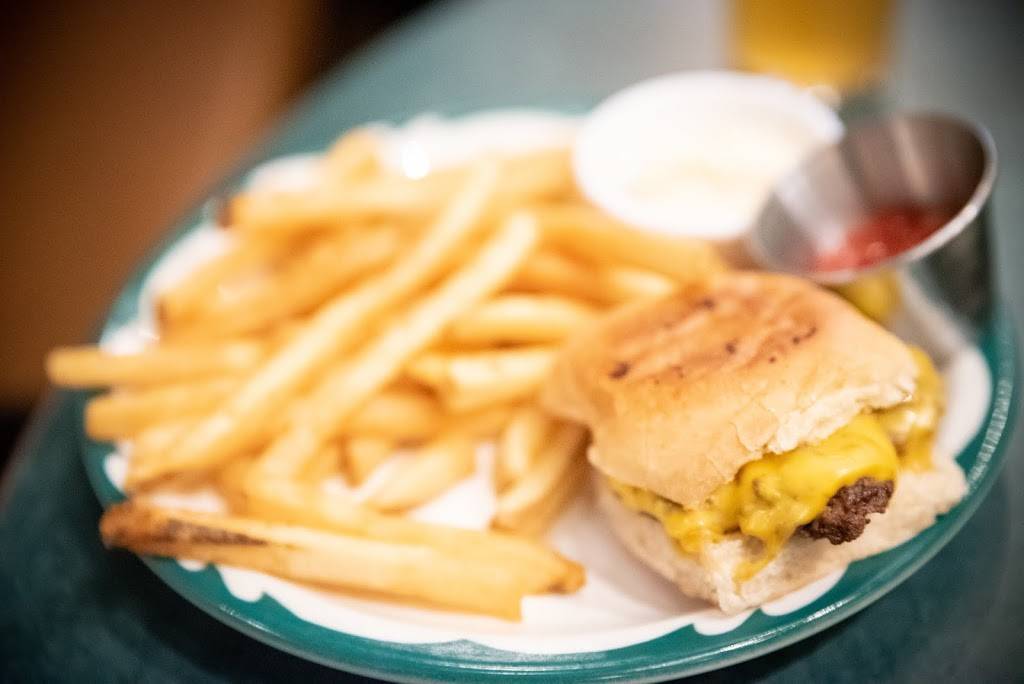 Hacienda Beer Co. North Ave Taproom | restaurant | 2018 E North Ave, Milwaukee, WI 53211, USA | 4142967200 OR +1 414-296-7200