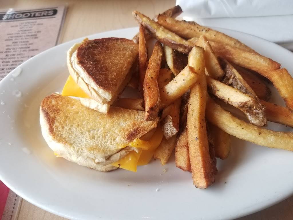 RP Tracks Restaurant & Bar | restaurant | 3547 Walker Ave, Memphis, TN 38111, USA | 9013271471 OR +1 901-327-1471