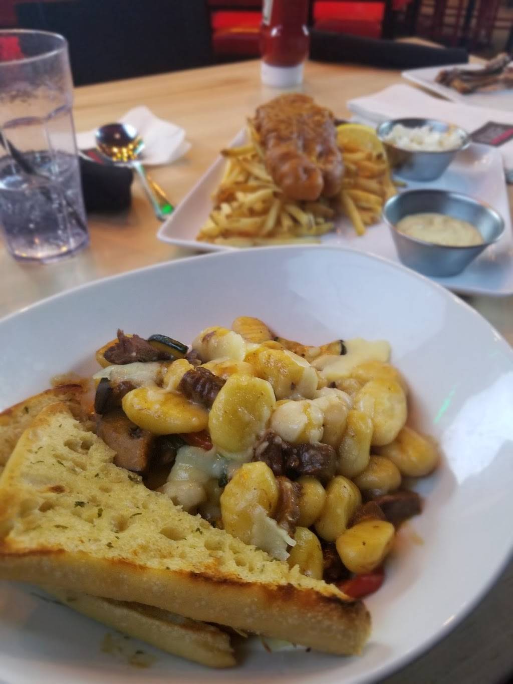 Shoeless Joe’s Sports Grill | restaurant | 820 Kingston Rd, Pickering, ON L1V 1A9, Canada | 9054200002 OR +1 905-420-0002