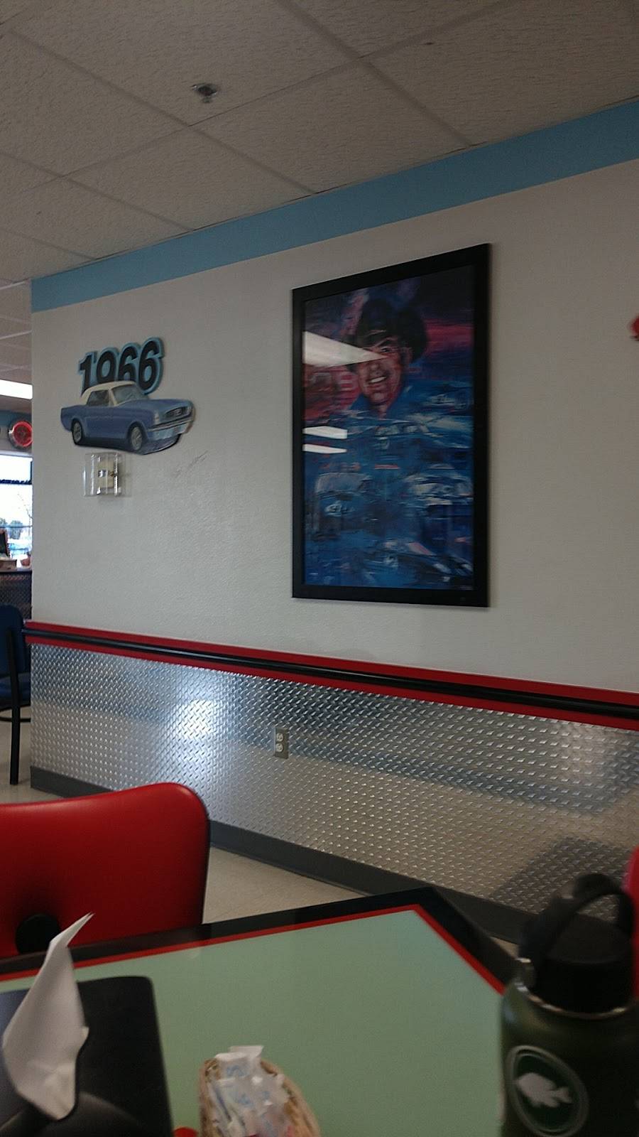 The Mustang Cafe | restaurant | 8601 Lomas Blvd NE, Albuquerque, NM 87112, USA | 5052754477 OR +1 505-275-4477