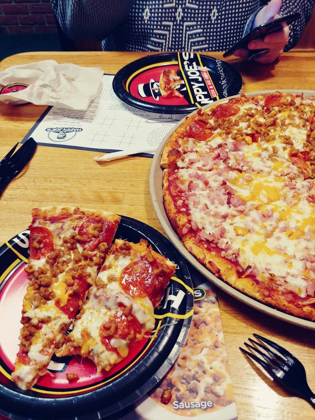 Happy Joes Pizza & Ice Cream - Geneseo | restaurant | 925 S Oakwood Ave, Geneseo, IL 61254, USA | 3099451616 OR +1 309-945-1616