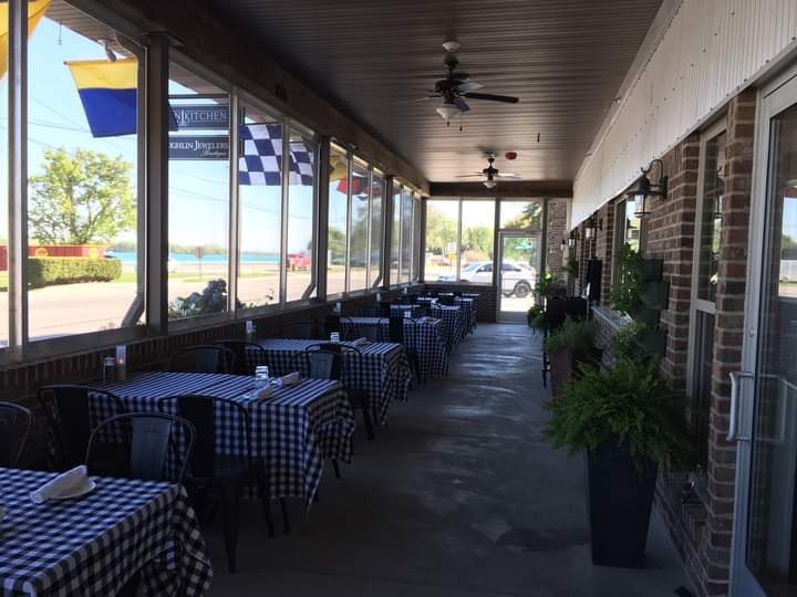 Neimans Bistro 428 | restaurant | 560 S Water St, Marine City, MI 48039, USA | 5868437050 OR +1 586-843-7050