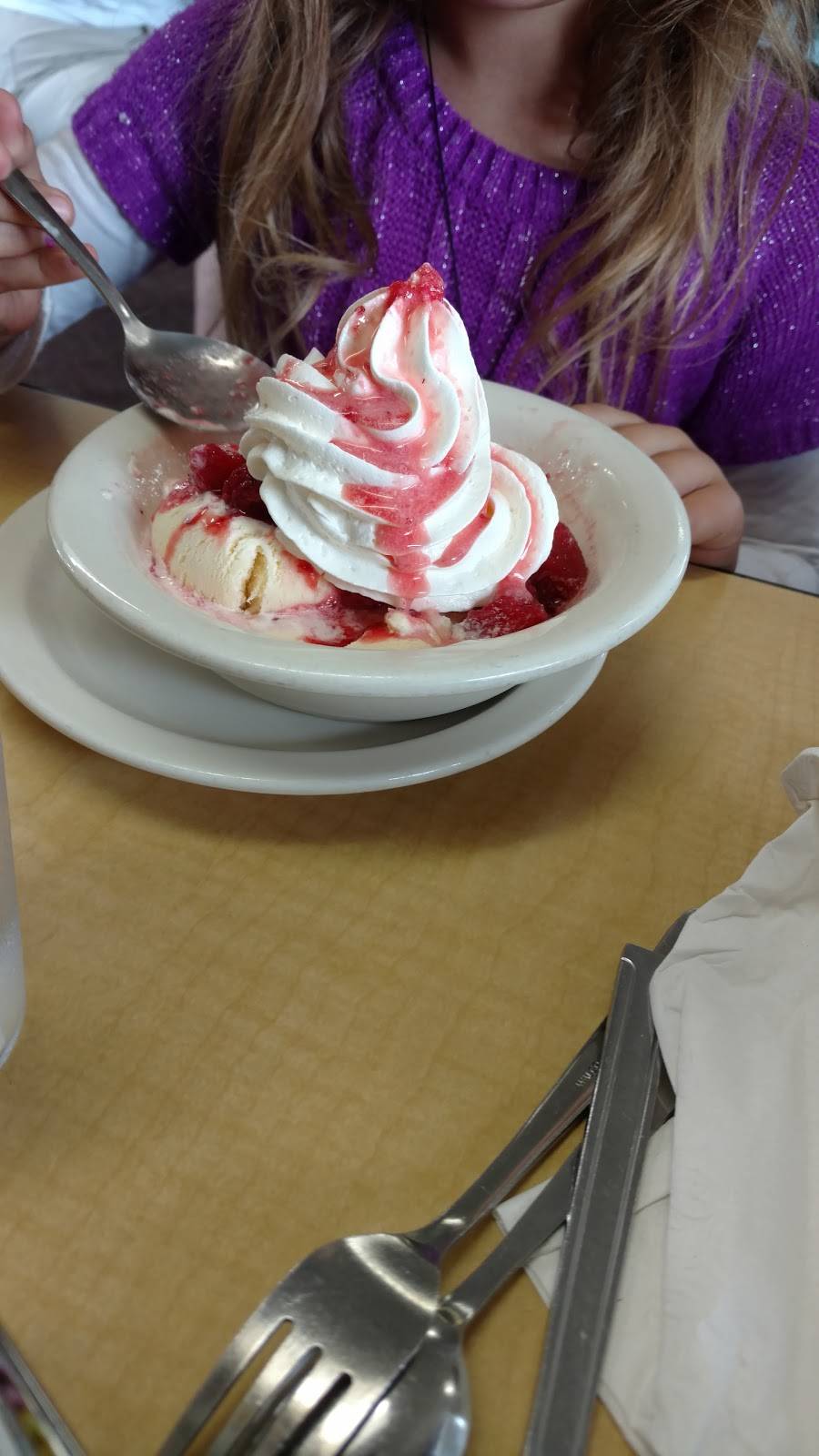 Hen House Restaurant | restaurant | 1965 N St Helen Rd, St Helen, MI 48656, USA | 9893893731 OR +1 989-389-3731