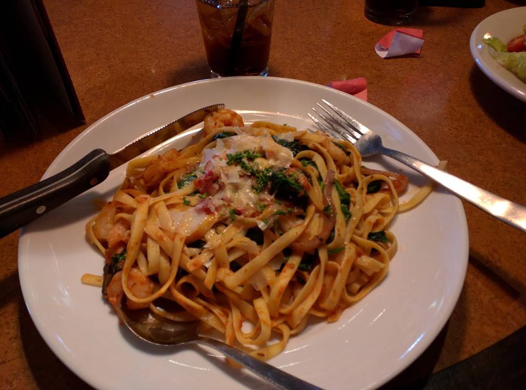 TGI Fridays | restaurant | 676 S Rand Rd, Lake Zurich, IL 60047, USA | 8477268237 OR +1 847-726-8237