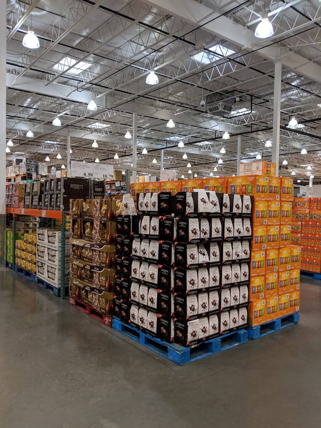 Costco Food Court | meal takeaway | 18 U.S. 9, Morganville, NJ 07751, USA | 7326174340 OR +1 732-617-4340