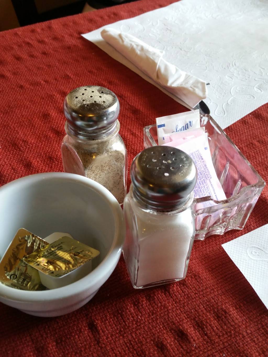 Cohearts Riverhouse | restaurant | 18 N Front St, Ripley, OH 45167, USA | 9373924819 OR +1 937-392-4819