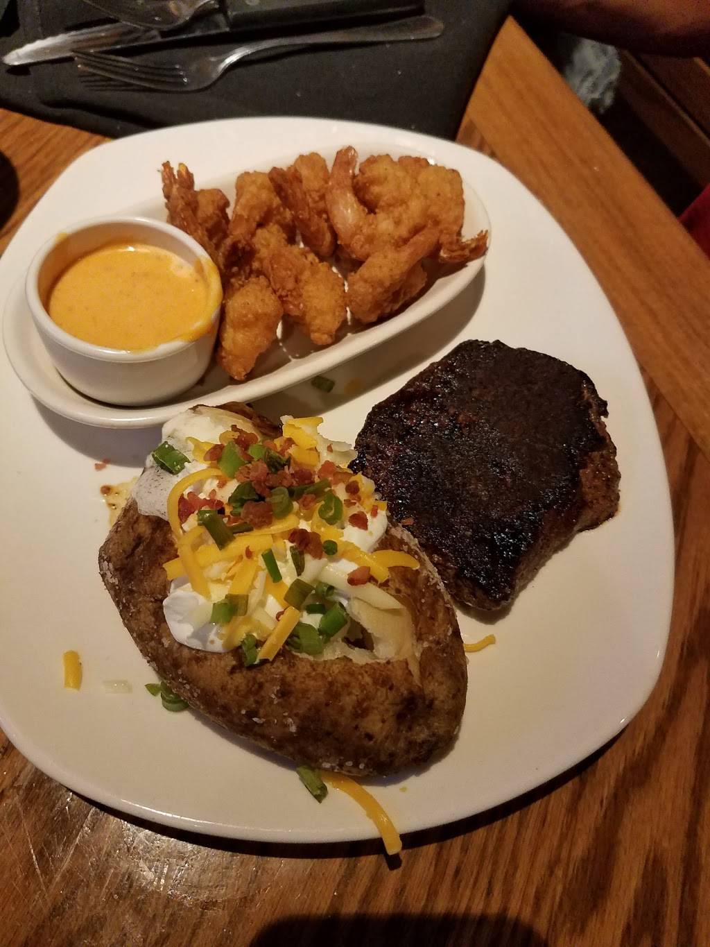 Outback Steakhouse | restaurant | 710 N US-441, The Villages, FL 32159, USA | 3524302590 OR +1 352-430-2590