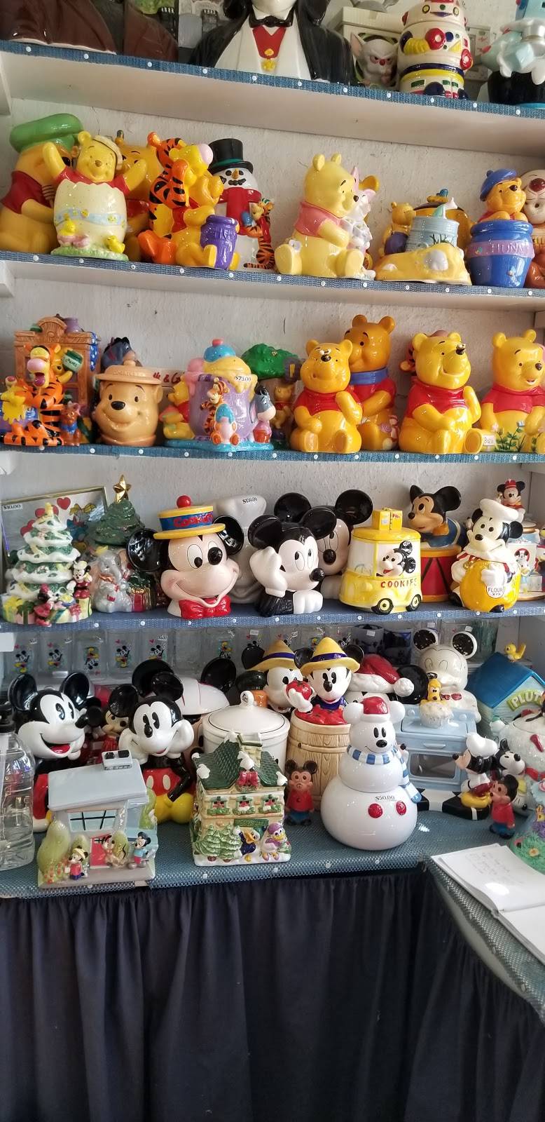 Grannies Cookie Jars & Ice | restaurant | 19041 Lovers Ln, Metamora, IN 47030, USA | 7656471966 OR +1 765-647-1966