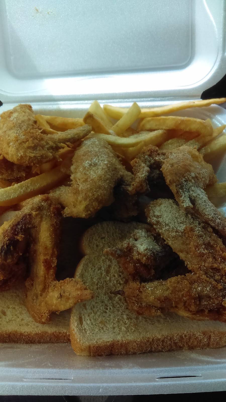 Sharks Chicken, Fish, & Shrimp | restaurant | 1064 E Hudson St, Columbus, OH 43211, USA | 6142686905 OR +1 614-268-6905