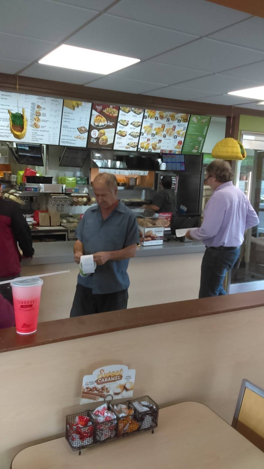 Del Taco | meal takeaway | 2665 S Waterman Ave, San Bernardino, CA 92408, USA | 9098250520 OR +1 909-825-0520