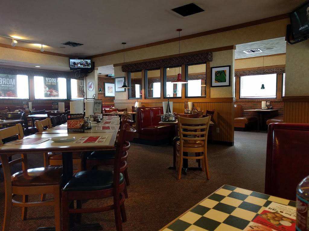 Pizza Hut | restaurant | 544 Water St, Chardon, OH 44024, USA | 4402854454 OR +1 440-285-4454