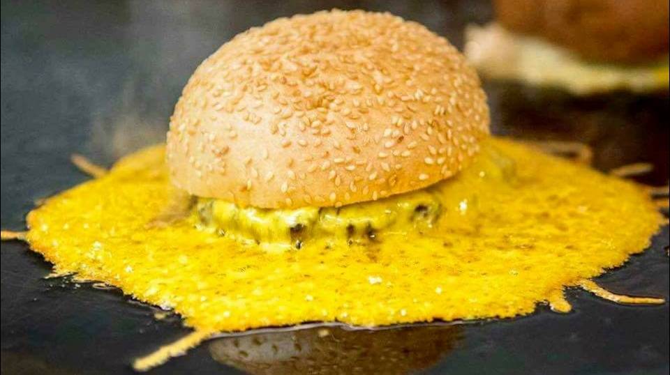 Squeeze Burger | restaurant | 1630 K St, Sacramento, CA 95814, USA | 9164922499 OR +1 916-492-2499