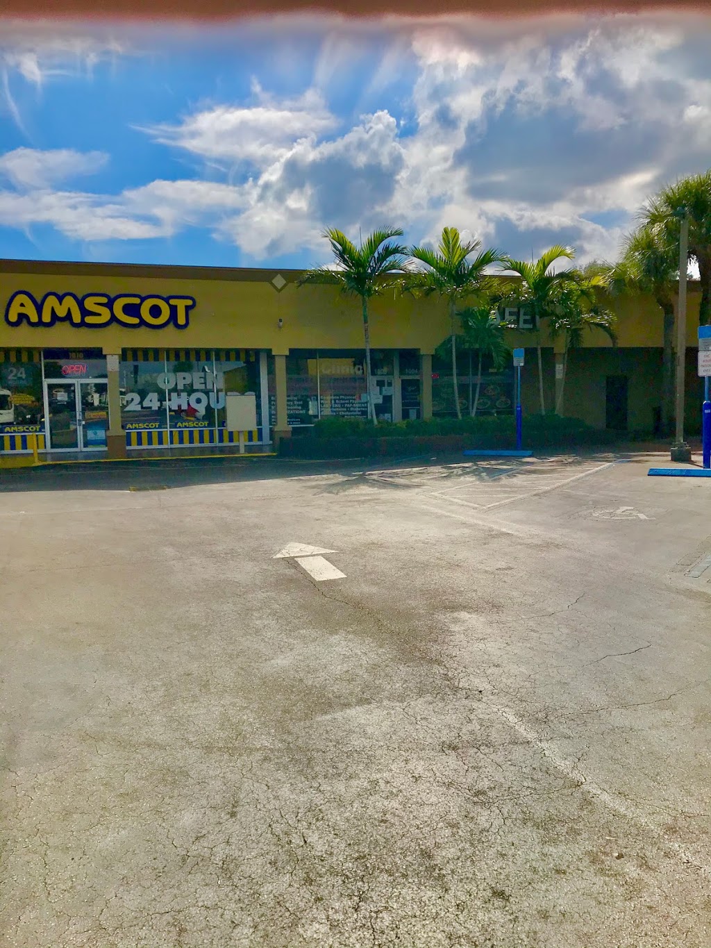 Le griot restaurant | restaurant | 1004 E Sample Rd, Pompano Beach, FL 33064, USA | 9545976209 OR +1 954-597-6209