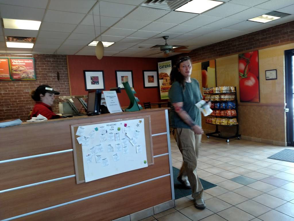 Subway | restaurant | 271 Sandusky St, Monroeville, OH 44847, USA | 4194652500 OR +1 419-465-2500