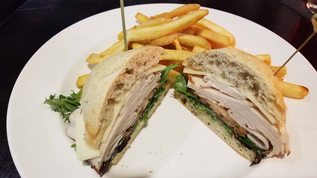 Gordon Biersch | restaurant | 3155 Worldgateway Pl, Detroit, MI 48242, USA | 7349410592 OR +1 734-941-0592