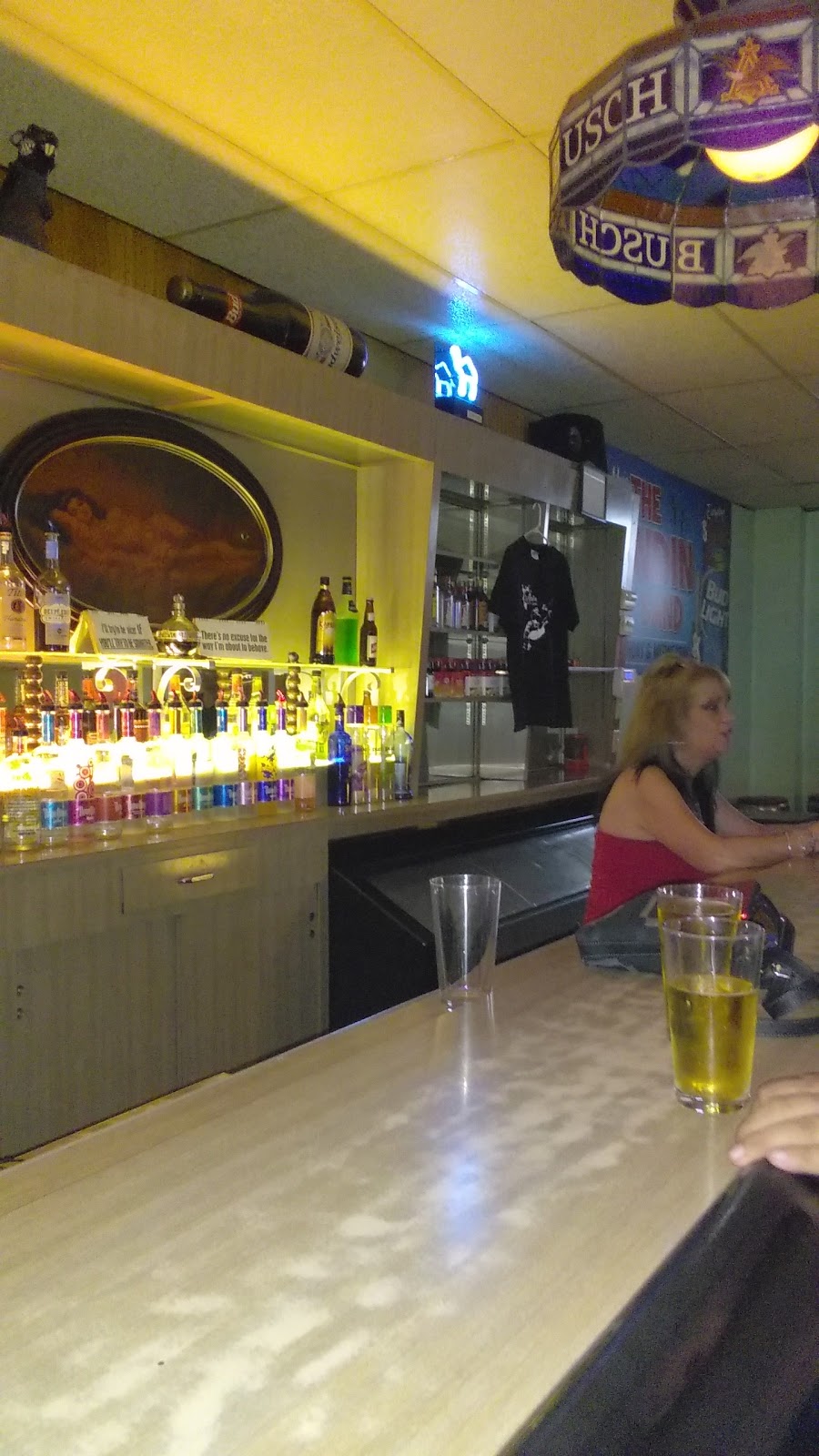 Mikes Ten-Pin Lounge | restaurant | 18 E Broadway, Alton, IL 62002, USA | 6184656565 OR +1 618-465-6565