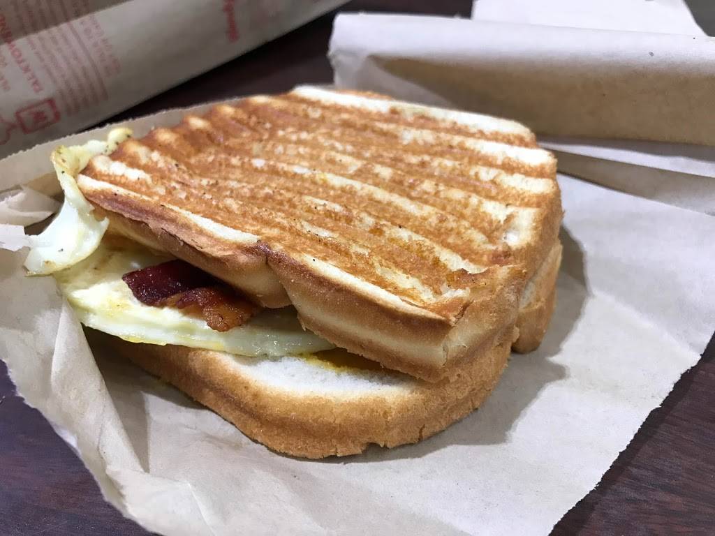 Wendys | restaurant | Terminal 3, 6301 Silver Dart Dr Unit G 202, Mississauga, ON L5P 1B2, Canada | 9056718878 OR +1 905-671-8878