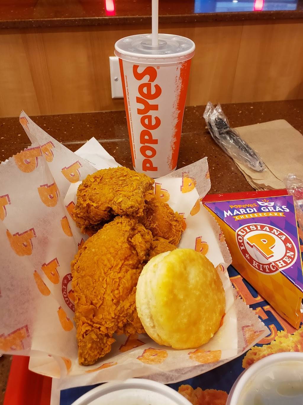 Popeyes Louisiana Kitchen | restaurant | 2800 W College Ave, Appleton, WI 54914, USA | 9202574222 OR +1 920-257-4222