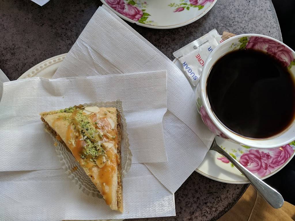 Arabesque Cafe | restaurant | 1068 College St, Toronto, ON M6H 1A5, Canada | 4165048146 OR +1 416-504-8146