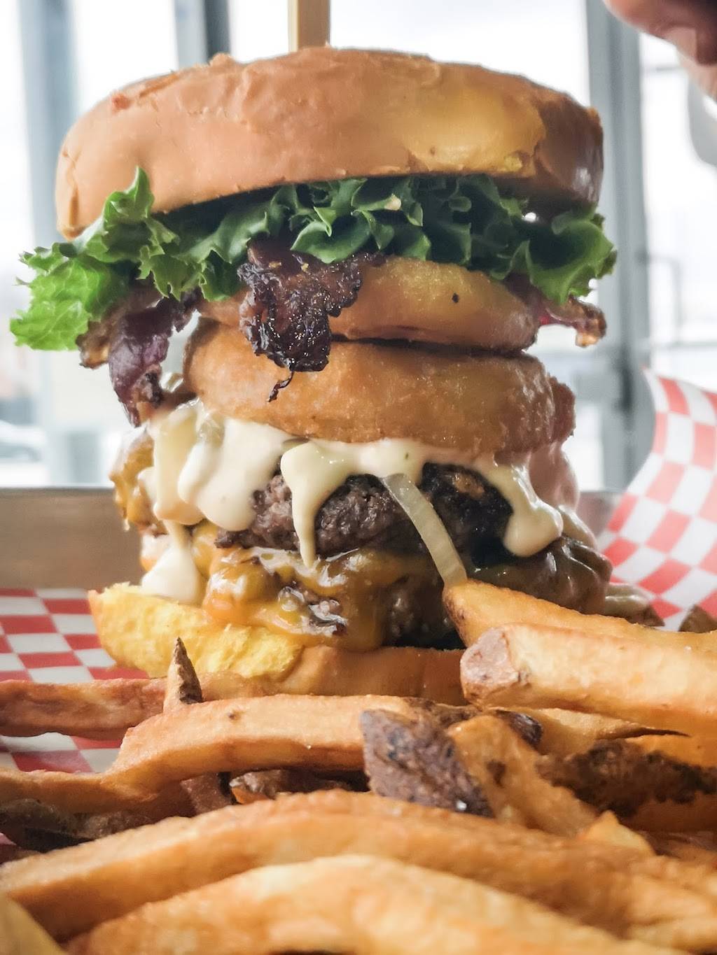 Gladiator Burger & Steak | restaurant | 6039 Erin Mills Pkwy, Mississauga, ON L5N 0G5, Canada | 9058588777 OR +1 905-858-8777