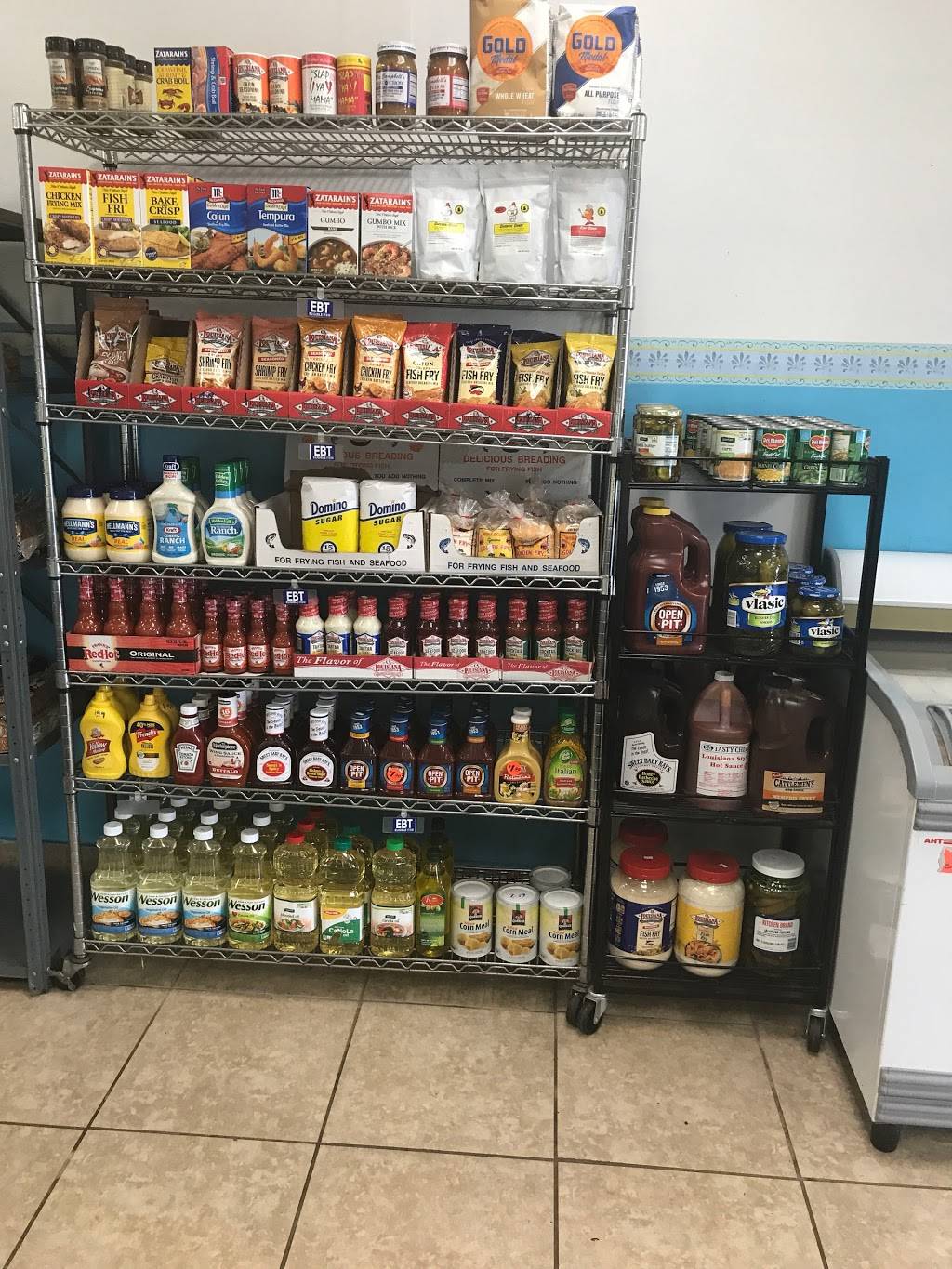 Chene Fish & Seafood Co | restaurant | 644 Chene, Detroit, MI 48207, USA | 3138779606 OR +1 313-877-9606