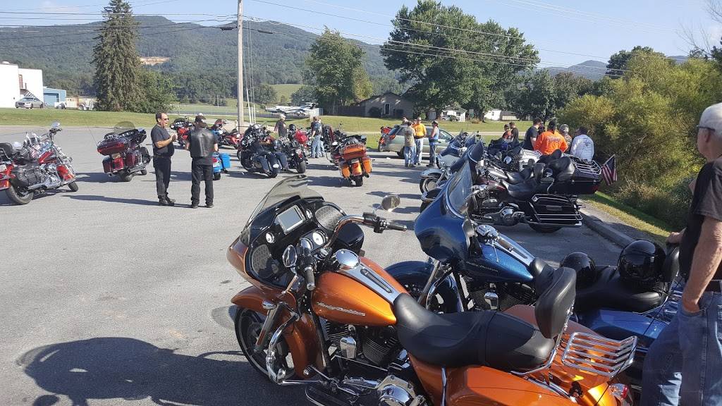 Burger Hut | restaurant | 440 TN-91, Elizabethton, TN 37643, USA | 4235434561 OR +1 423-543-4561