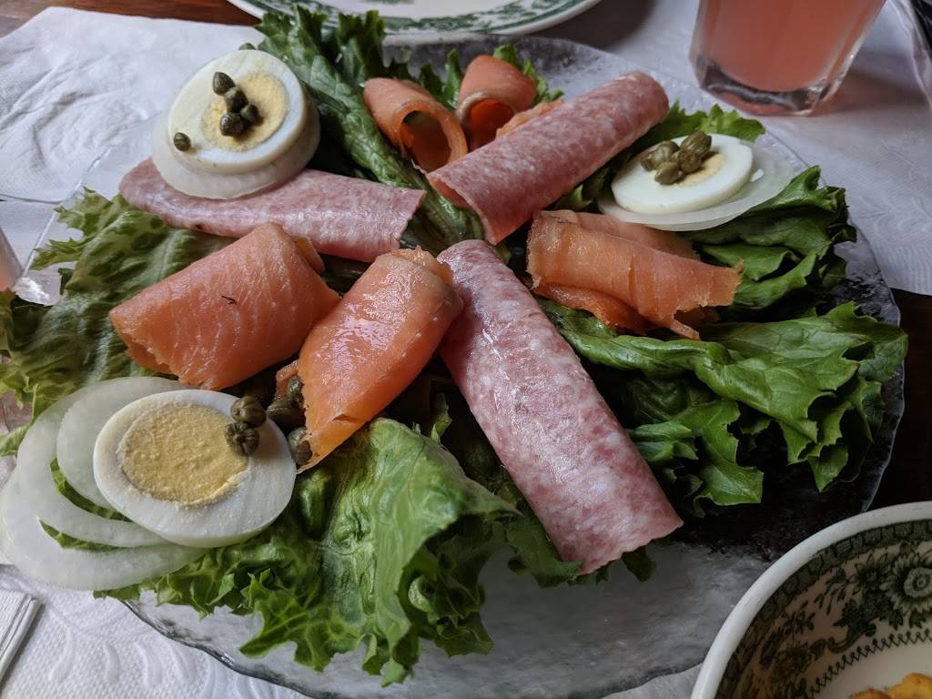 Vorellis Restaurant | restaurant | 226 Commercial St, Provincetown, MA 02657, USA | 5084872778 OR +1 508-487-2778