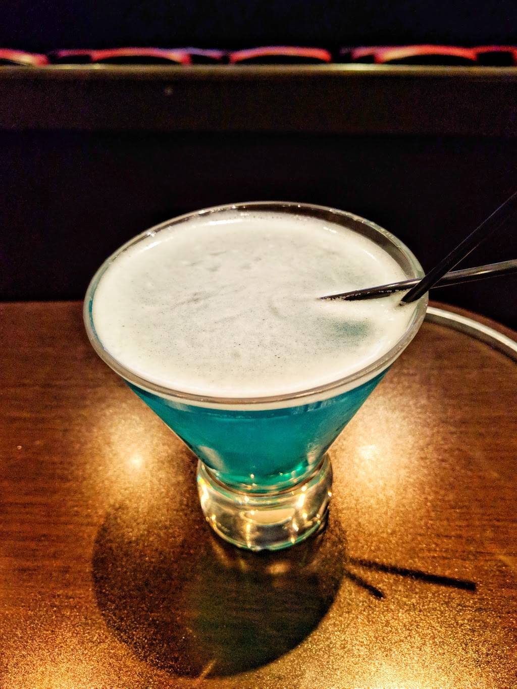 Studio Movie Grill | restaurant | 4401 W Claiborne Square, Hampton, VA 23666, USA | 7573258896 OR +1 757-325-8896