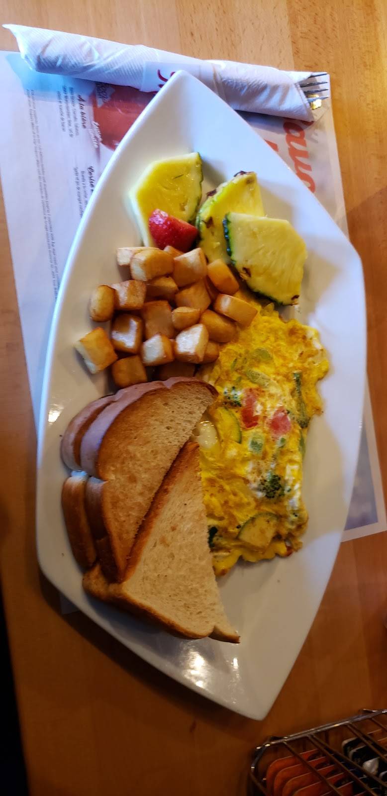 Mikes Drummondville | restaurant | 445 Boulevard Saint-Joseph, Drummondville, QC J2C 2B3, Canada | 8194783030 OR +1 819-478-3030