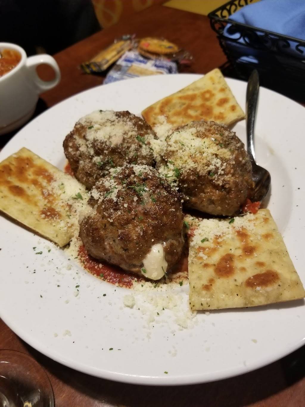 Twin Bridges Restaurant | restaurant | 100 Jackpot Pl, Wyandotte, OK 74370, USA | 9186786456 OR +1 918-678-6456