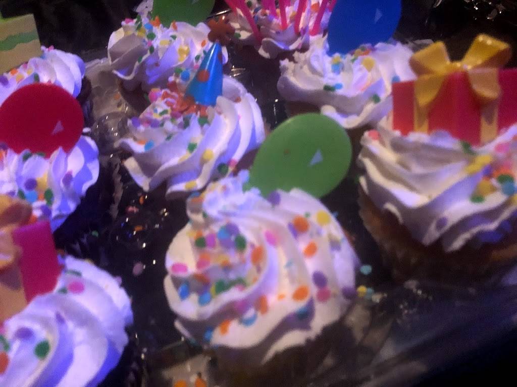 Dustis Place | restaurant | 7006 W MacArthur Rd, Wichita, KS 67215, USA | 3165248200 OR +1 316-524-8200