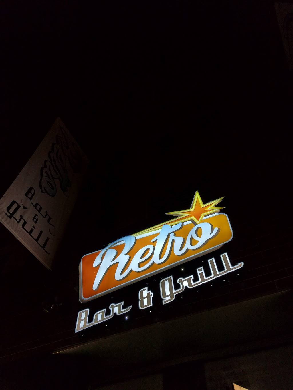 Retro Bar and Grill | restaurant | 150 Delancey St, New York, NY 10002, USA | 2122288379 OR +1 212-228-8379