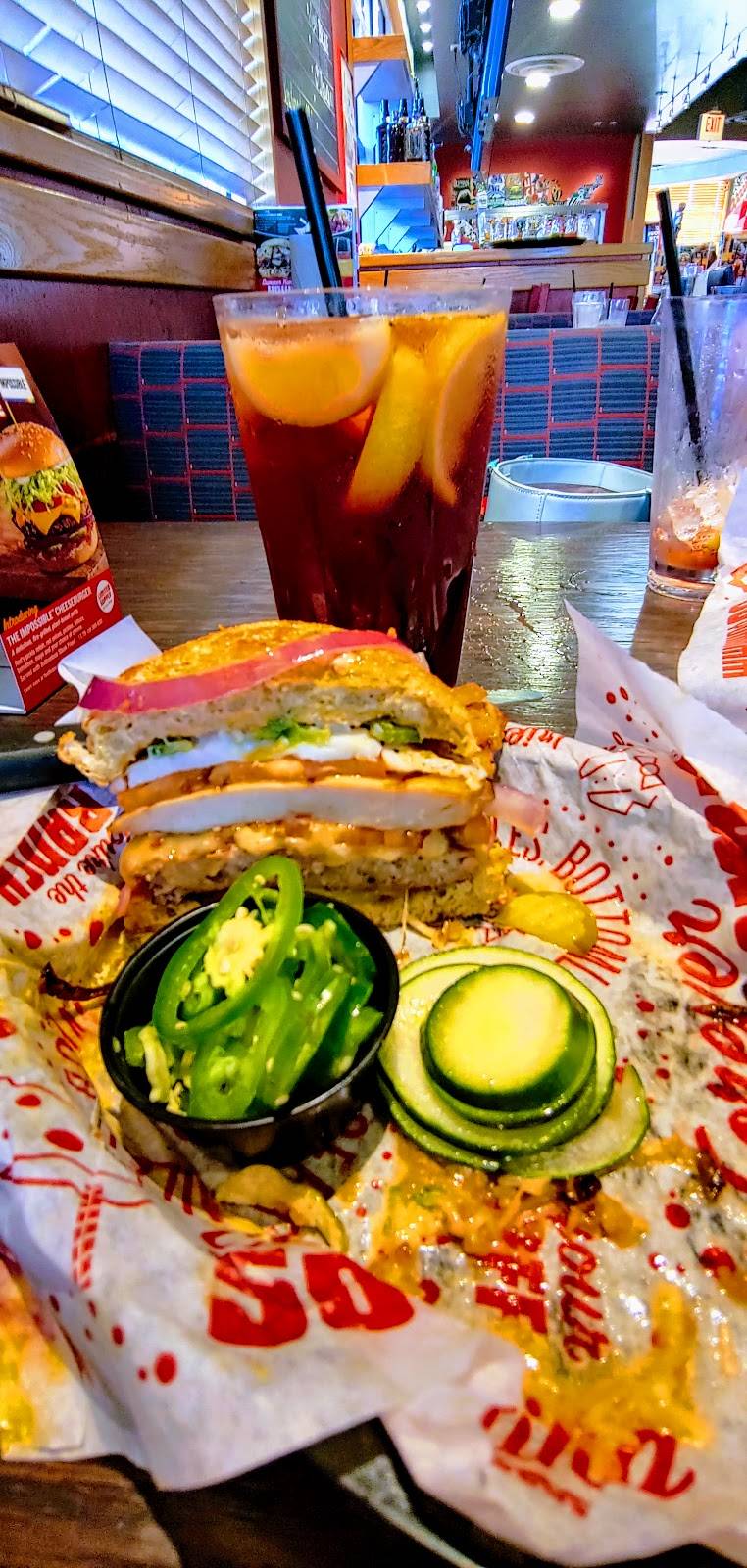 Red Robin Gourmet Burgers and Brews | restaurant | 4080 Maple Rd, Amherst, NY 14226, USA | 7168344100 OR +1 716-834-4100