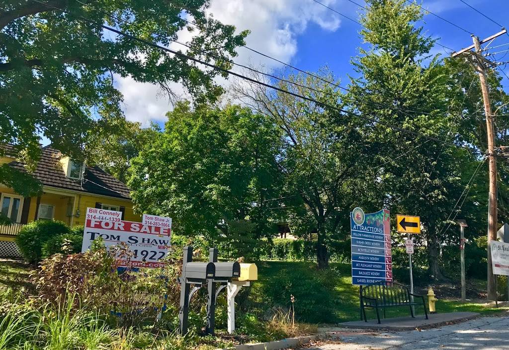 Yellow Farmhouse Defiance | restaurant | 100 Defiance Rd, Defiance, MO 63341, USA | 3144096139 OR +1 314-409-6139