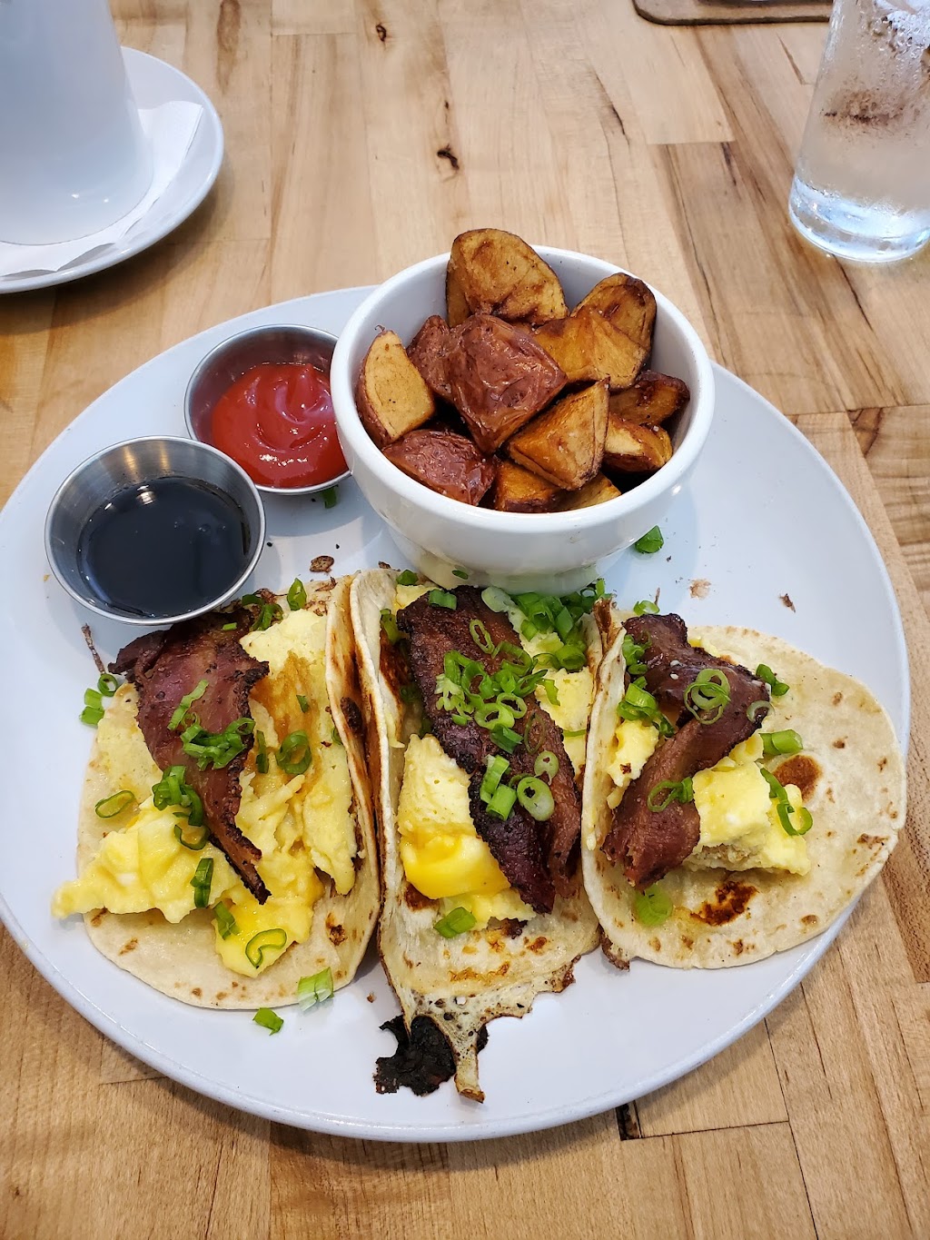 Curious Kitchen and Bar | restaurant | 42 Main St Suite 1B, Senoia, GA 30276, USA | 7707279092 OR +1 770-727-9092